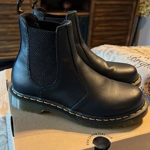 Dr Marten’s Smooth Ladies Chelsea Boot!